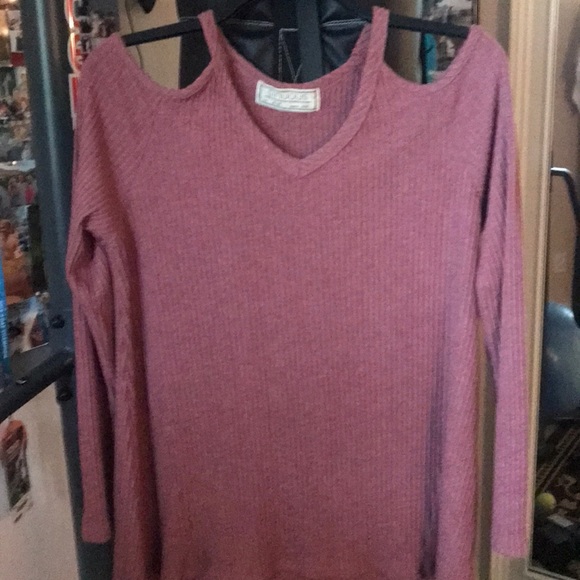 New cut out shoulder sweater - Picture 2 of 2